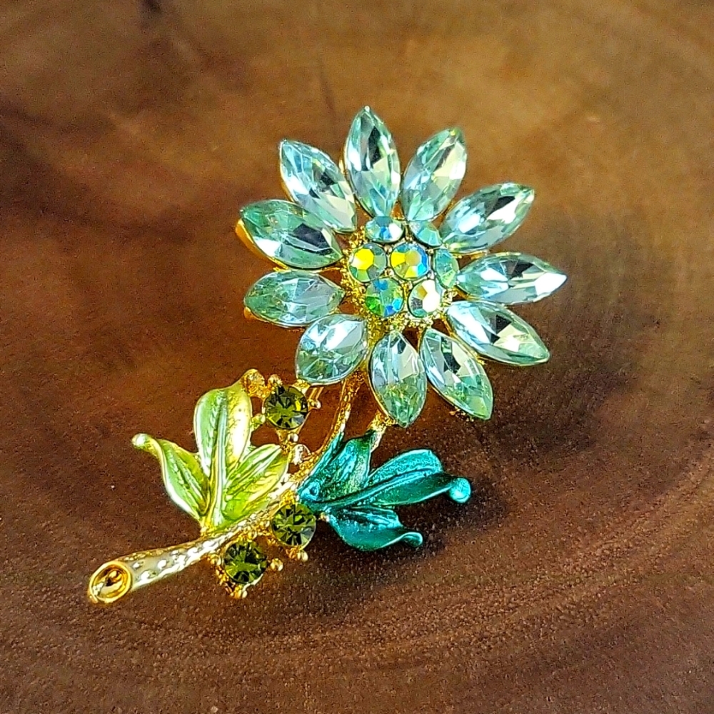 Adorable Mint Green Flower Brooch - NWOT